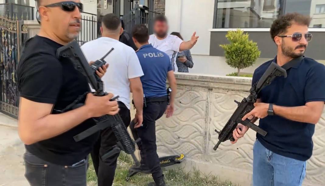 Trafik kazası kanlı hesaplaşmaya döndü! Silah ve baltalar havada uçuştu 2